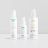 Drei Hautpflegeprodukte mit minimalistischen Designs; Pigment Control, Antioxidant Serum und Ultra Light SPF 50+ Protection.